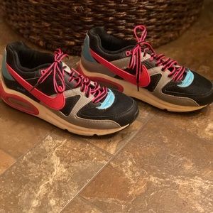 Women’s Nike tennis shoes